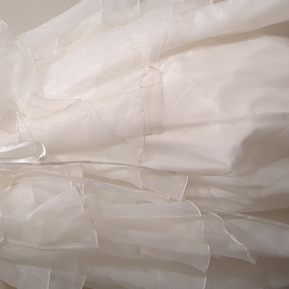 Stunning Allure Bridals Ivory Wedding Dress Size 4 - Picture 11 of 13